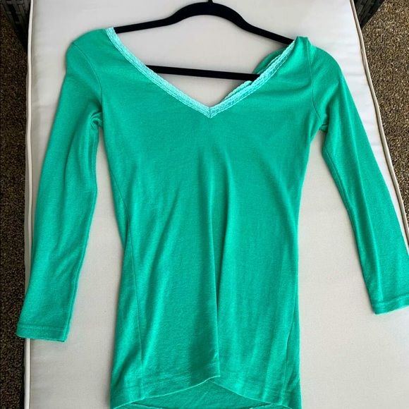 Michael Stars long sleeve lace shimmer lime V top